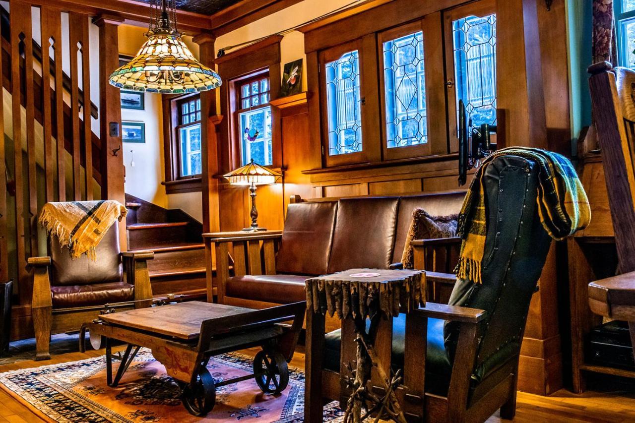 Bragg Creek The Craftsman House Bed & Breakfast エクステリア 写真