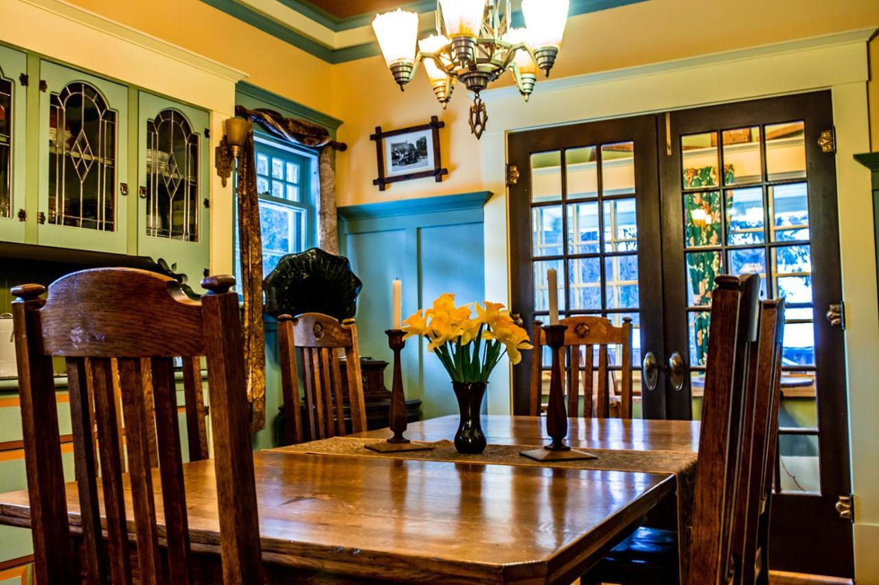 Bragg Creek The Craftsman House Bed & Breakfast エクステリア 写真
