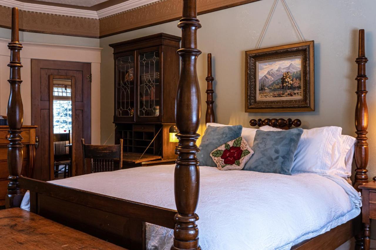 Bragg Creek The Craftsman House Bed & Breakfast エクステリア 写真