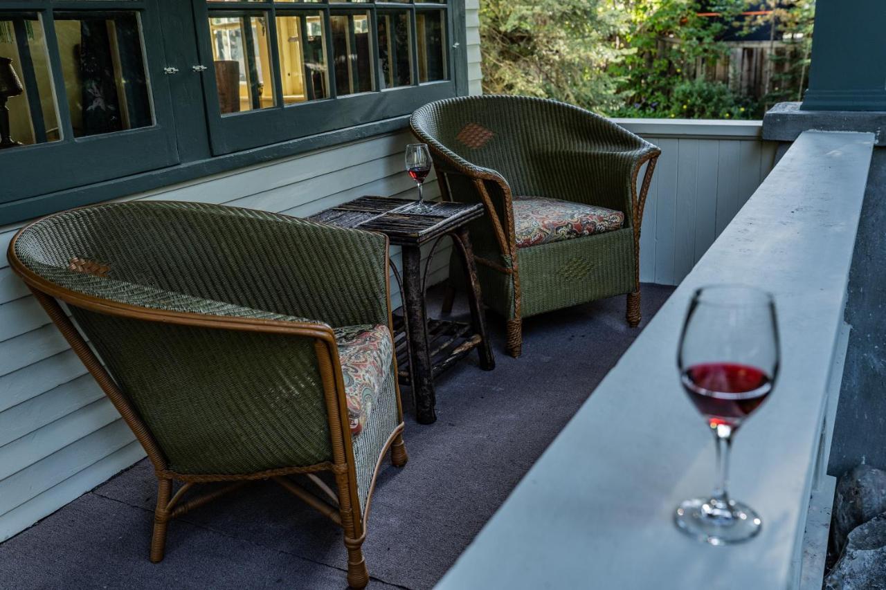 Bragg Creek The Craftsman House Bed & Breakfast エクステリア 写真