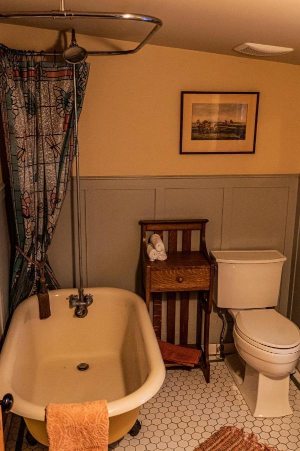 Bragg Creek The Craftsman House Bed & Breakfast エクステリア 写真