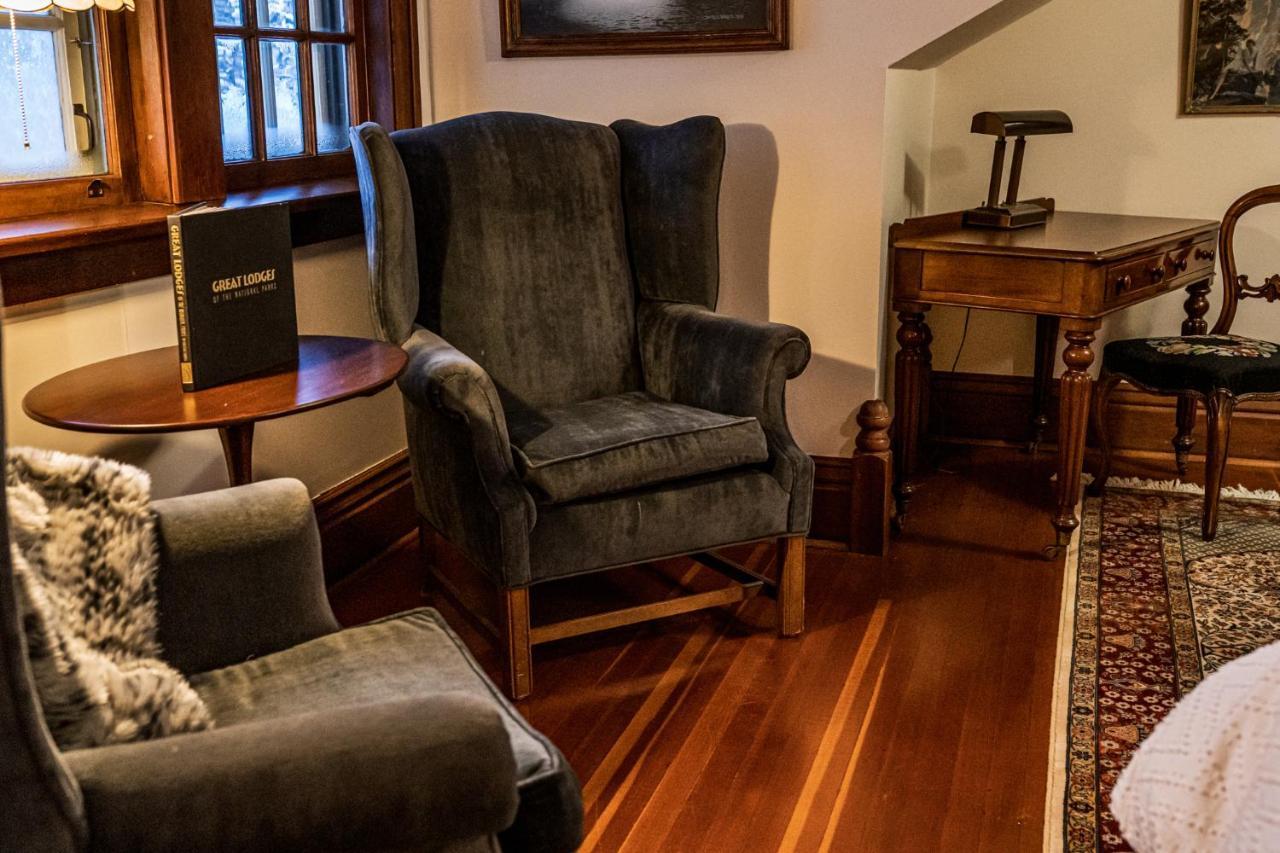 Bragg Creek The Craftsman House Bed & Breakfast エクステリア 写真